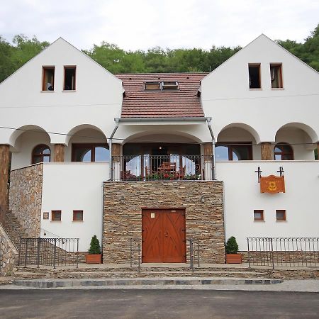 Penzion Kallai A Vinaren Filakovo 外观 照片